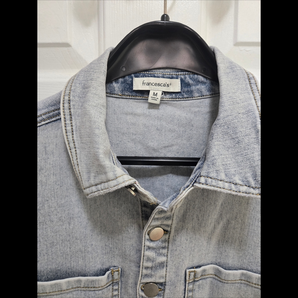 Francesca's Collections Light Wash Denim Romper Sz Med - Picture 3 of 5